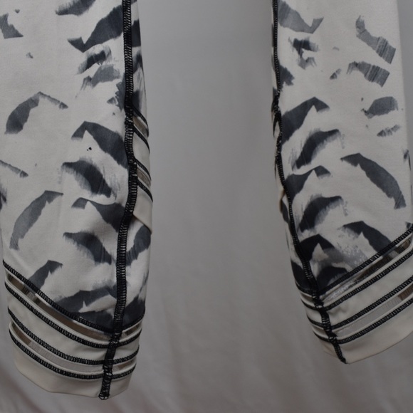 Size 2 Lululemon Tights - Picture 4 of 4